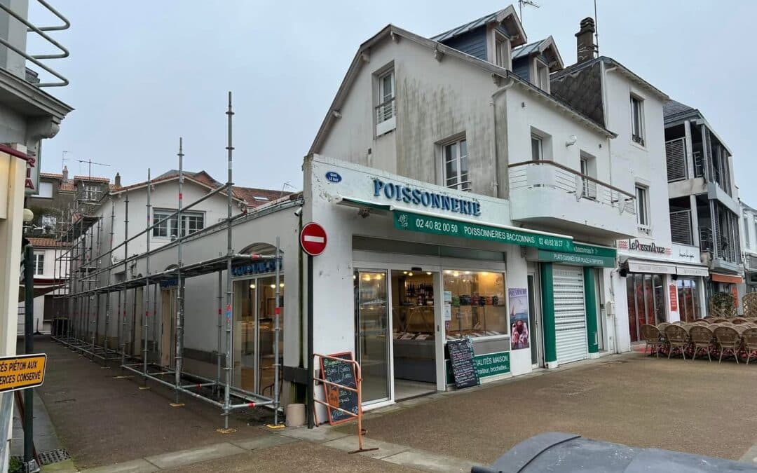 Rénovation de couverture et zinguerie à la Poissonnerie  – Pornic