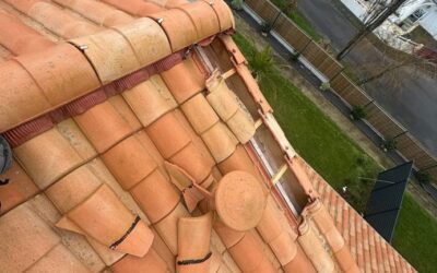 Remplacement de tuiles cassées après tempête – Saint-Michel-Chef-Chef